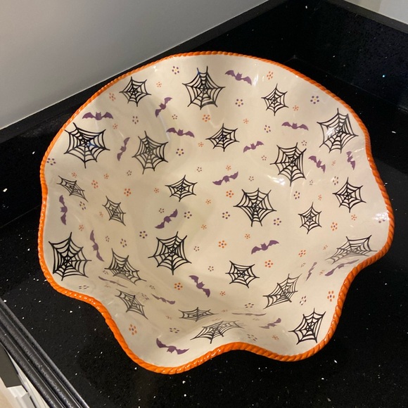 14” Temp-Tations Halloween Spooky BOOfetti Ruffled Edge 4 QT Ceramic Bowl HUGE - Picture 8 of 13